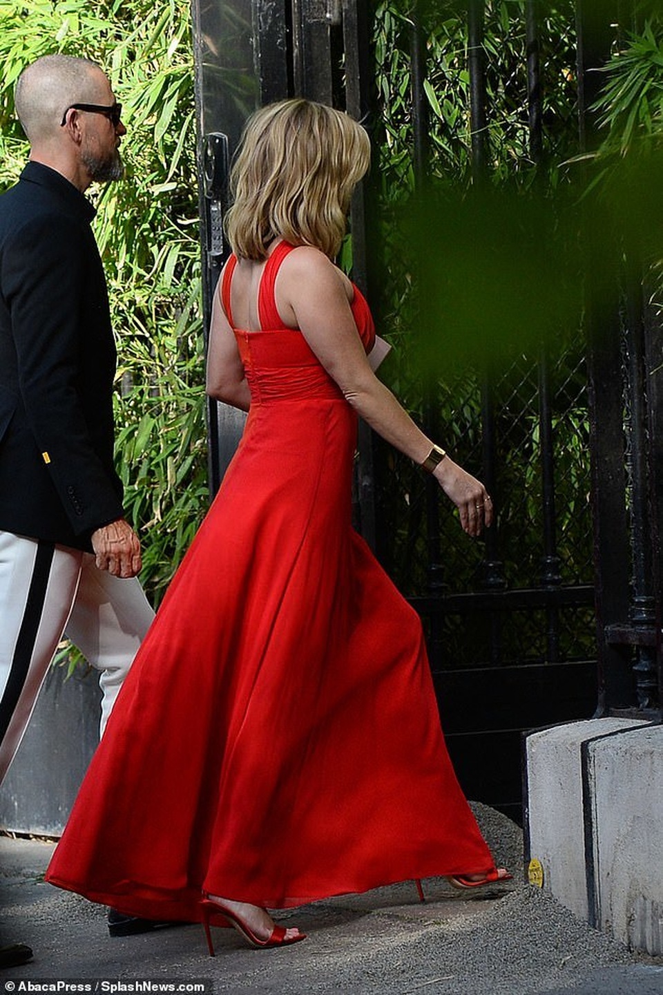 Cara Delevingne và bạn gái đồng tính diện đồ xuyên thấu dự đám cưới - 17 Cara Delevingne và bạn gái đồng tính diện đồ xuyên thấu dự đám cưới - 17