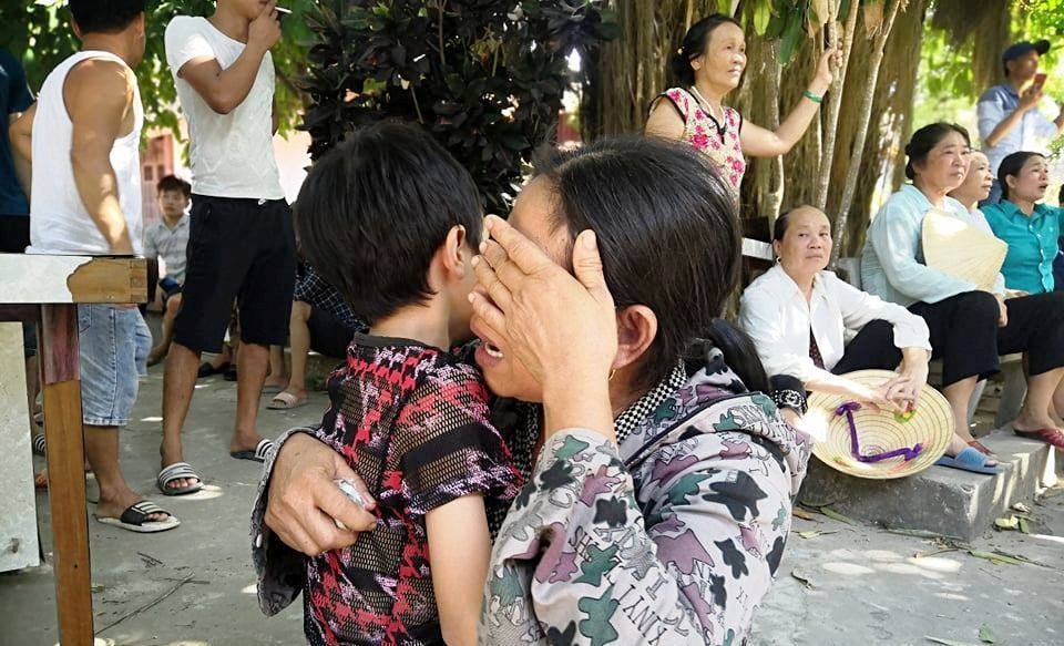 Vụ 9 ngư dân mất tích: Giây phút người cha cùng tử nạn khi lao xuống biển cứu con - 3 Vụ 9 ngư dân mất tích: Giây phút người cha cùng tử nạn khi lao xuống biển cứu con - 3