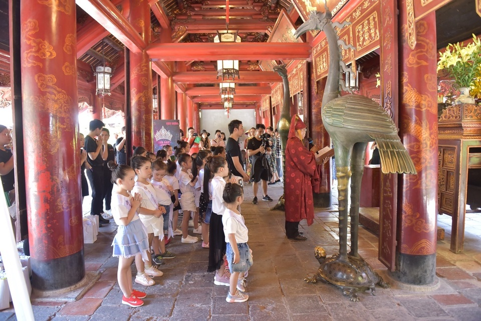 Miss Baby Việt Nam 2019 – 30 thí sinh vòng chung kết học tìm hiểu văn hóa Việt Nam - 2 Miss Baby Việt Nam 2019 – 30 thí sinh vòng chung kết học tìm hiểu văn hóa Việt Nam - 2