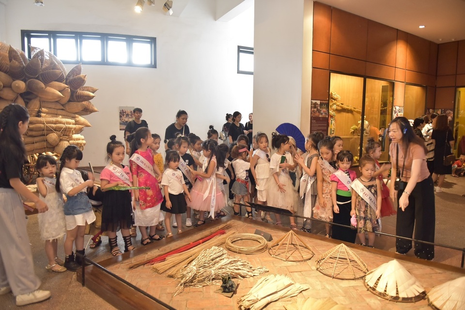 Miss Baby Việt Nam 2019 – 30 thí sinh vòng chung kết học tìm hiểu văn hóa Việt Nam - 5 Miss Baby Việt Nam 2019 – 30 thí sinh vòng chung kết học tìm hiểu văn hóa Việt Nam - 5