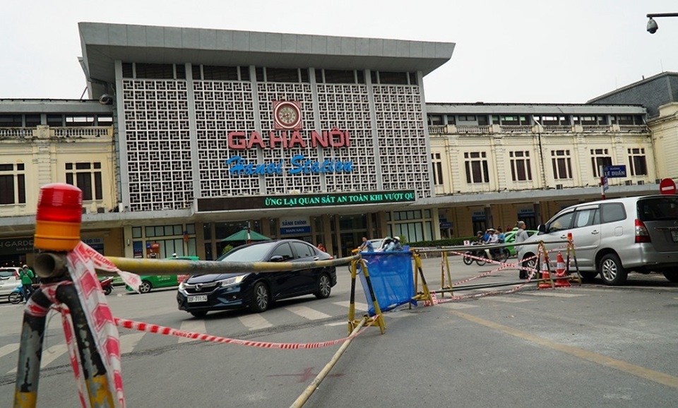 Hà Nội: Rào chắn đường Trần Hưng Đạo để thi công ga tàu điện ngầm - 1 Hà Nội: Rào chắn đường Trần Hưng Đạo để thi công ga tàu điện ngầm - 1