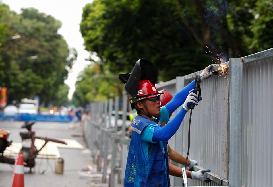 Hà Nội: Rào chắn đường Trần Hưng Đạo để thi công ga tàu điện ngầm - 3 Hà Nội: Rào chắn đường Trần Hưng Đạo để thi công ga tàu điện ngầm - 3