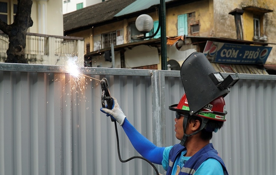 Hà Nội: Rào chắn đường Trần Hưng Đạo để thi công ga tàu điện ngầm - 6 Hà Nội: Rào chắn đường Trần Hưng Đạo để thi công ga tàu điện ngầm - 6