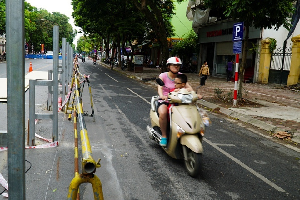 Hà Nội: Rào chắn đường Trần Hưng Đạo để thi công ga tàu điện ngầm - 7 Hà Nội: Rào chắn đường Trần Hưng Đạo để thi công ga tàu điện ngầm - 7