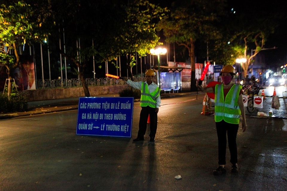 Hà Nội: Rào chắn đường Trần Hưng Đạo để thi công ga tàu điện ngầm - 8 Hà Nội: Rào chắn đường Trần Hưng Đạo để thi công ga tàu điện ngầm - 8