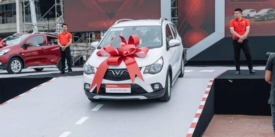 Xe Việt “khó đấu” được xe miễn thuế, siêu xe giá khủng về tay đại gia Sài Gòn - 3 Xe Việt “khó đấu” được xe miễn thuế, siêu xe giá khủng về tay đại gia Sài Gòn - 3