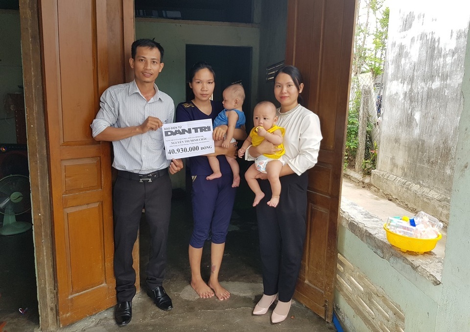 Bạn đọc báo Dân trí giúp đỡ 2 bé trai sinh đôi bị đủ thứ bệnh hơn 40 triệu đồng - 1 Bạn đọc báo Dân trí giúp đỡ 2 bé trai sinh đôi bị đủ thứ bệnh hơn 40 triệu đồng - 1