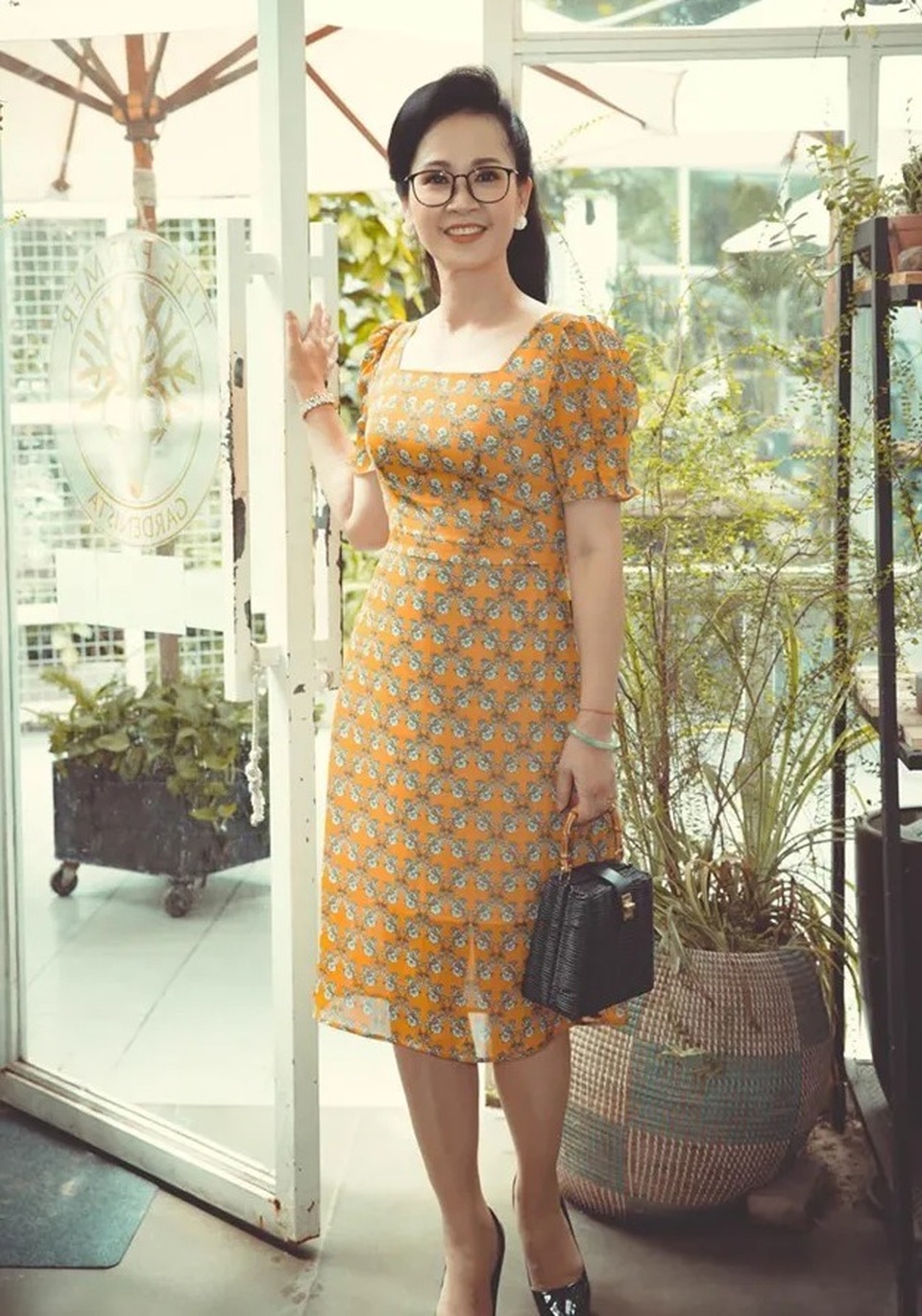 “Mẹ chồng” Lan Hương trở lại sân khấu trong vở “Người mẹ trước vành móng ngựa” - 3 “Mẹ chồng” Lan Hương trở lại sân khấu trong vở “Người mẹ trước vành móng ngựa” - 3