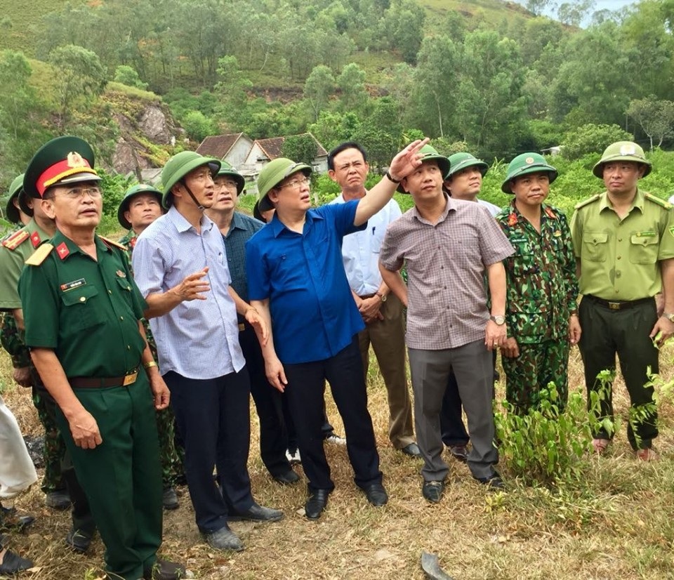 Vì sao không huy động trực thăng dập đám cháy rừng kinh hoàng tại Hà Tĩnh? - 2 Vì sao không huy động trực thăng dập đám cháy rừng kinh hoàng tại Hà Tĩnh? - 2