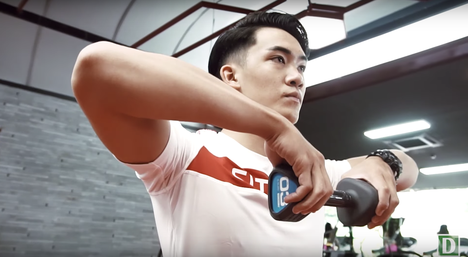 Giảm ngay đau mỏi vai gáy chỉ với 3 động tác đơn giản - 5 Giảm ngay đau mỏi vai gáy chỉ với 3 động tác đơn giản - 5