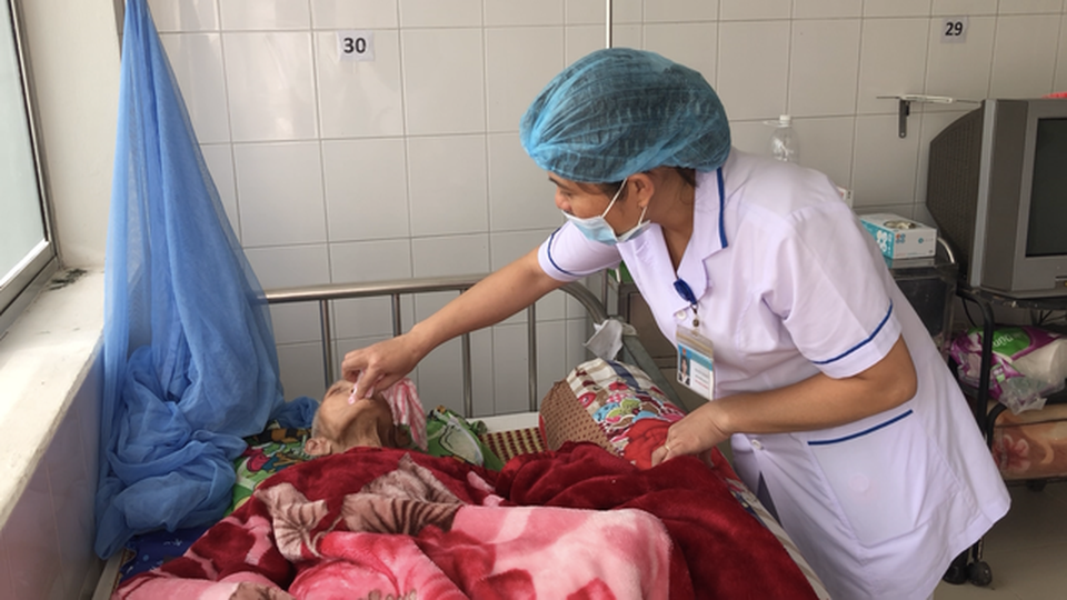 Đà Nẵng: Một cụ bà được bạn đọc Dân trí giúp đỡ đã qua đời trong bệnh viện - 1 Đà Nẵng: Một cụ bà được bạn đọc Dân trí giúp đỡ đã qua đời trong bệnh viện - 1