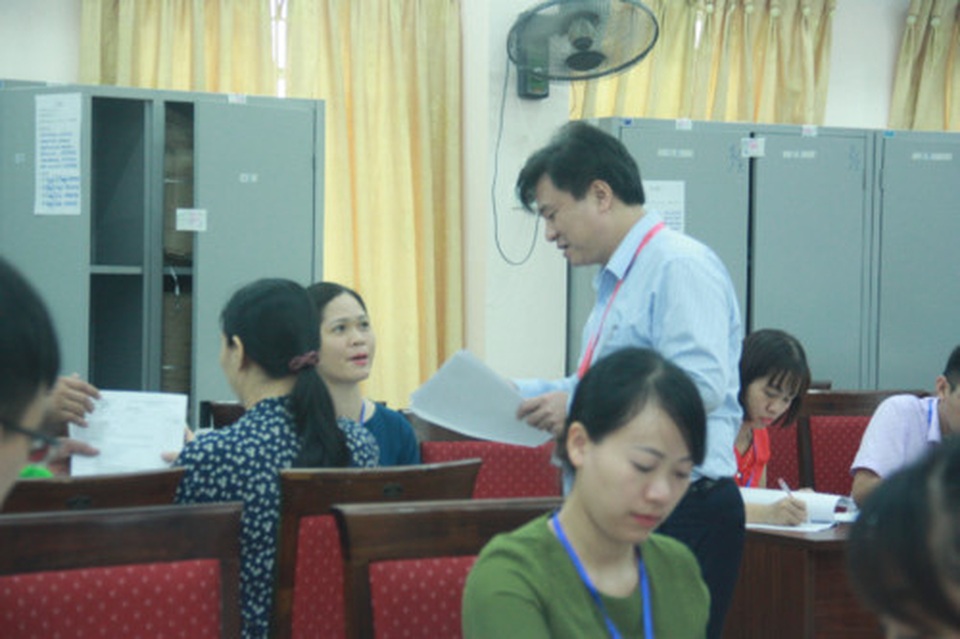 Hà Nội: Bắt đầu chấm lượng bài thi “khủng” - 1 Hà Nội: Bắt đầu chấm lượng bài thi “khủng” - 1