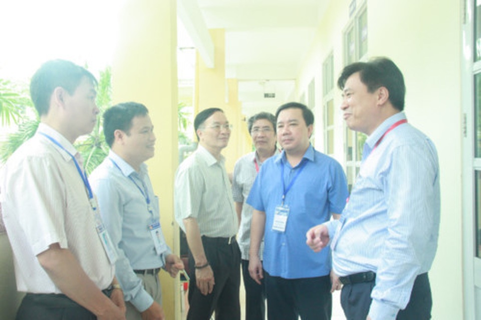 Hà Nội: Bắt đầu chấm lượng bài thi “khủng” - 3 Hà Nội: Bắt đầu chấm lượng bài thi “khủng” - 3