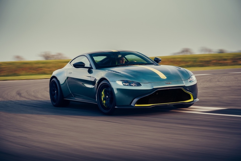 Aston Martin Việt Nam chính thức nhận đặt hàng siêu phẩm giới hạn Vantage AMR - 1 Aston Martin Việt Nam chính thức nhận đặt hàng siêu phẩm giới hạn Vantage AMR - 1