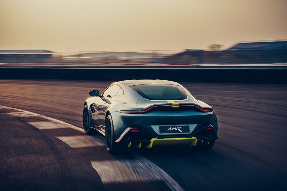Aston Martin Việt Nam chính thức nhận đặt hàng siêu phẩm giới hạn Vantage AMR - 5 Aston Martin Việt Nam chính thức nhận đặt hàng siêu phẩm giới hạn Vantage AMR - 5