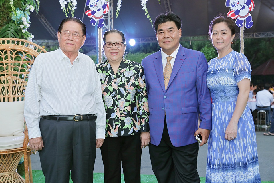 Đoàn Minh Tài dẫn dắt đêm nhạc kỷ niệm 30 năm thành lập Khóa Kéo Hoàn Mỹ - - 7 Đoàn Minh Tài dẫn dắt đêm nhạc kỷ niệm 30 năm thành lập Khóa Kéo Hoàn Mỹ - - 7
