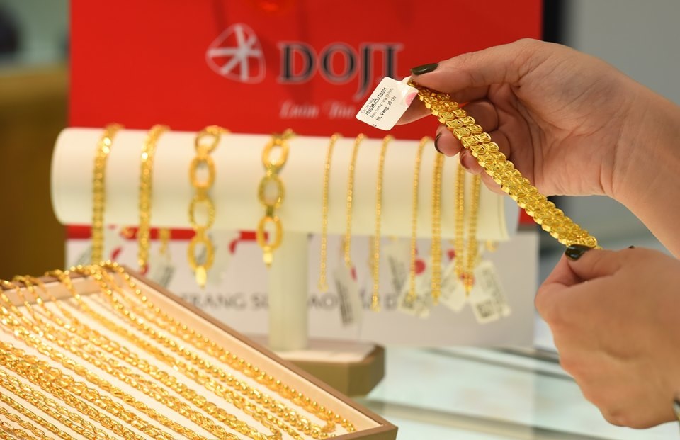 Giá vàng đột ngột giảm tới 600 nghìn đồng mỗi lượng - 1 Giá vàng đột ngột giảm tới 600 nghìn đồng mỗi lượng - 1