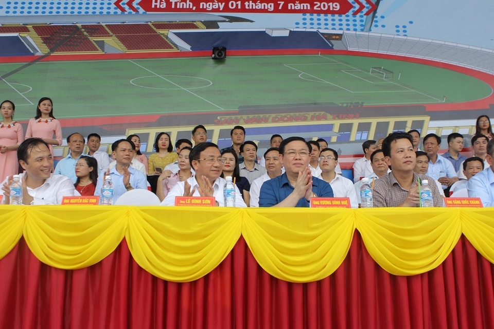 Hà Tĩnh khánh thành sân vận động hơn 51 tỷ đồng - 3 Hà Tĩnh khánh thành sân vận động hơn 51 tỷ đồng - 3