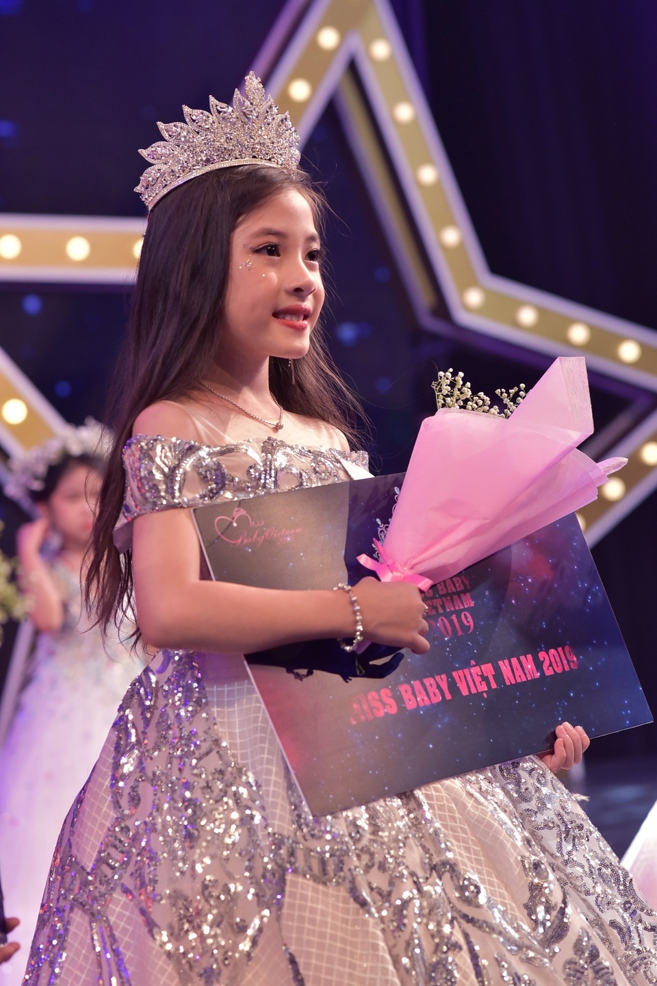 Dương Phan Hải Nguyên - Cô bé đến từ Lâm Đồng đăng quang MISS BABY VIỆT NAM 2019 - 2 Dương Phan Hải Nguyên - Cô bé đến từ Lâm Đồng đăng quang MISS BABY VIỆT NAM 2019 - 2