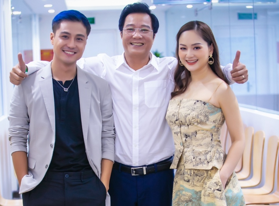 Bất chấp “tiểu tam” phá quấy, vợ chồng “Nàng dâu order” tình tứ từ màn ảnh đến đời thực - 7 Bất chấp “tiểu tam” phá quấy, vợ chồng “Nàng dâu order” tình tứ từ màn ảnh đến đời thực - 7