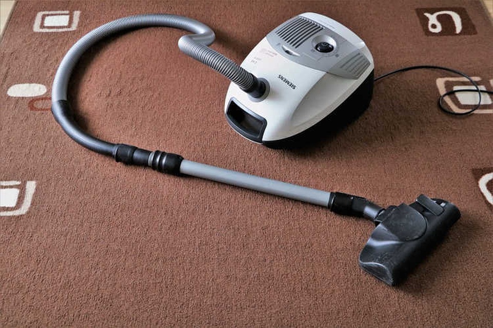 Vợ đi tù vì liên tục rình mò chồng làm việc nhà - 1 Vợ đi tù vì liên tục rình mò chồng làm việc nhà - 1