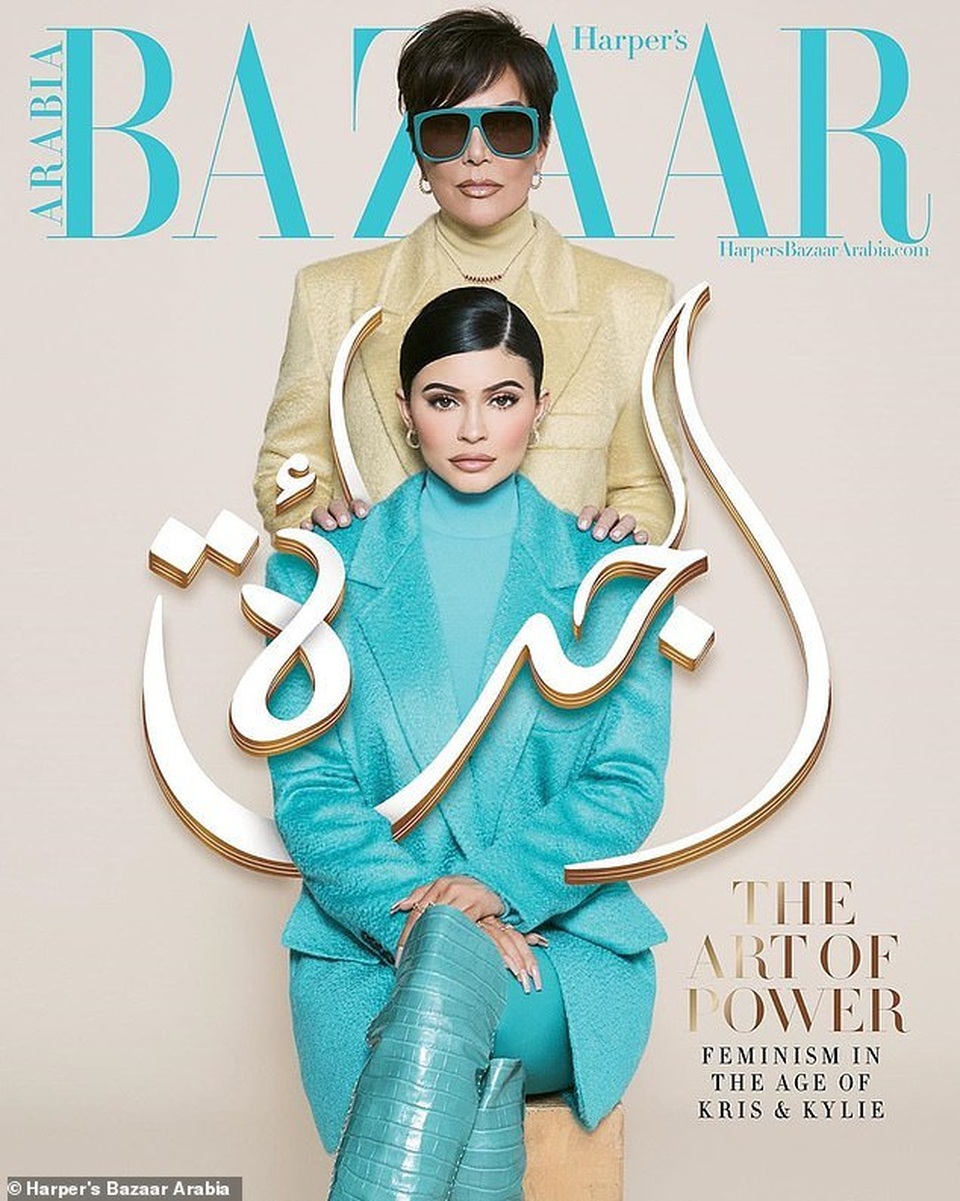 Kylie Jenner chụp hình thời trang cùng mẹ và con gái nhỏ - 3 Kylie Jenner chụp hình thời trang cùng mẹ và con gái nhỏ - 3