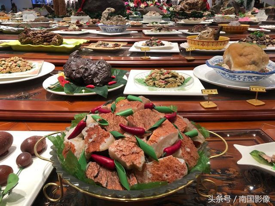 Chiêm ngưỡng bàn tiệc gồm 1088 món, trị giá 2310 tỷ đồng - 4