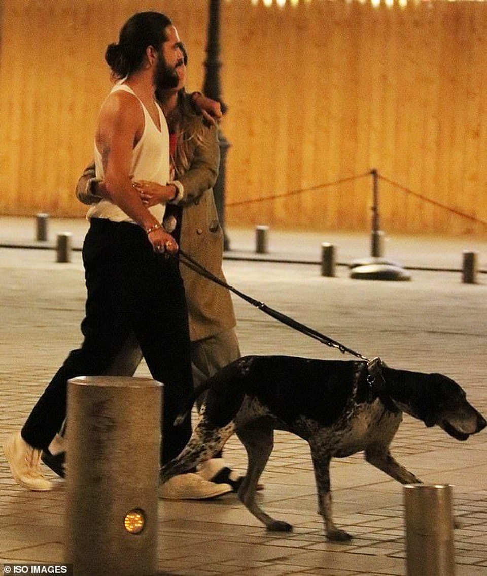 Heidi Klum khoe ngực nảy nở bên bạn trai kém 16 tuổi - 9 Heidi Klum khoe ngực nảy nở bên bạn trai kém 16 tuổi - 9