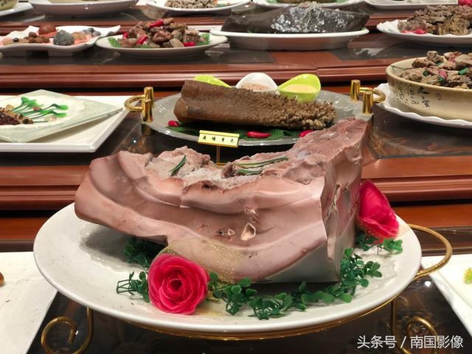 Chiêm ngưỡng bàn tiệc gồm 1088 món, trị giá 2310 tỷ đồng - 5