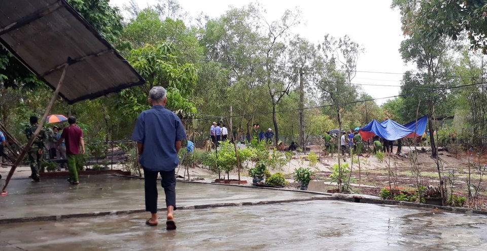 Điều tra nghi án nam thanh niên đâm chết thiếu nữ 16 tuổi rồi tự tử - 2 Điều tra nghi án nam thanh niên đâm chết thiếu nữ 16 tuổi rồi tự tử - 2