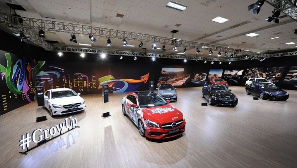 Mercedes-Benz ra mắt E-Class mới tại Fascination Show 2019 - 1 Mercedes-Benz ra mắt E-Class mới tại Fascination Show 2019 - 1