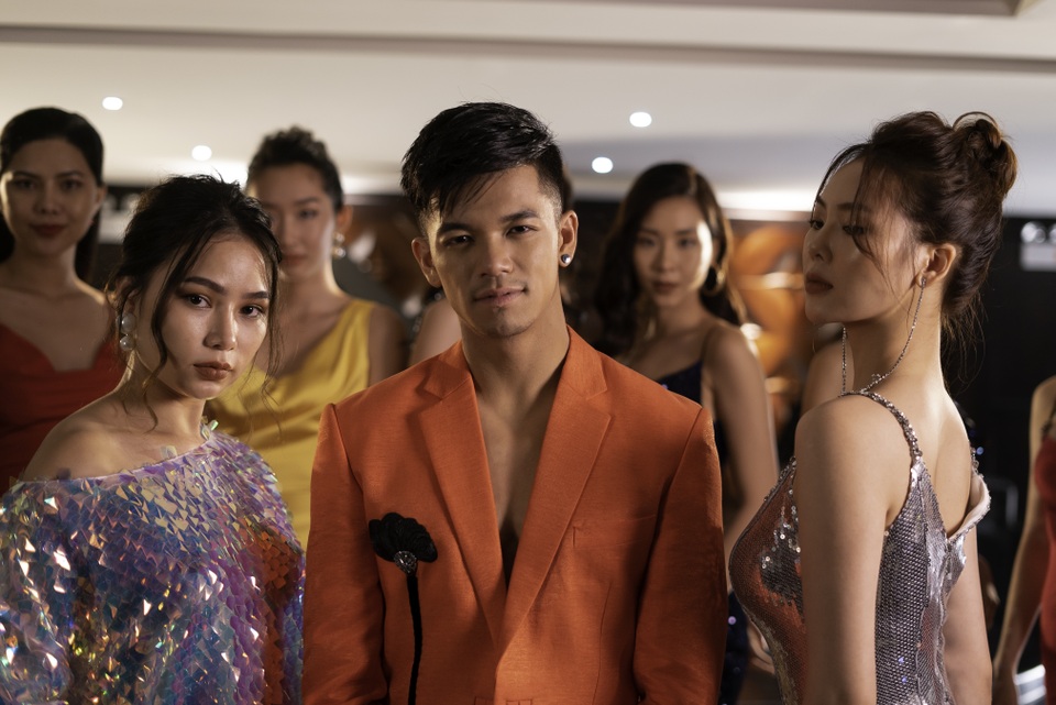 Trọng Hiếu khoe sáu múi bên dàn mẫu nóng bỏng - 7 Trọng Hiếu khoe sáu múi bên dàn mẫu nóng bỏng - 7