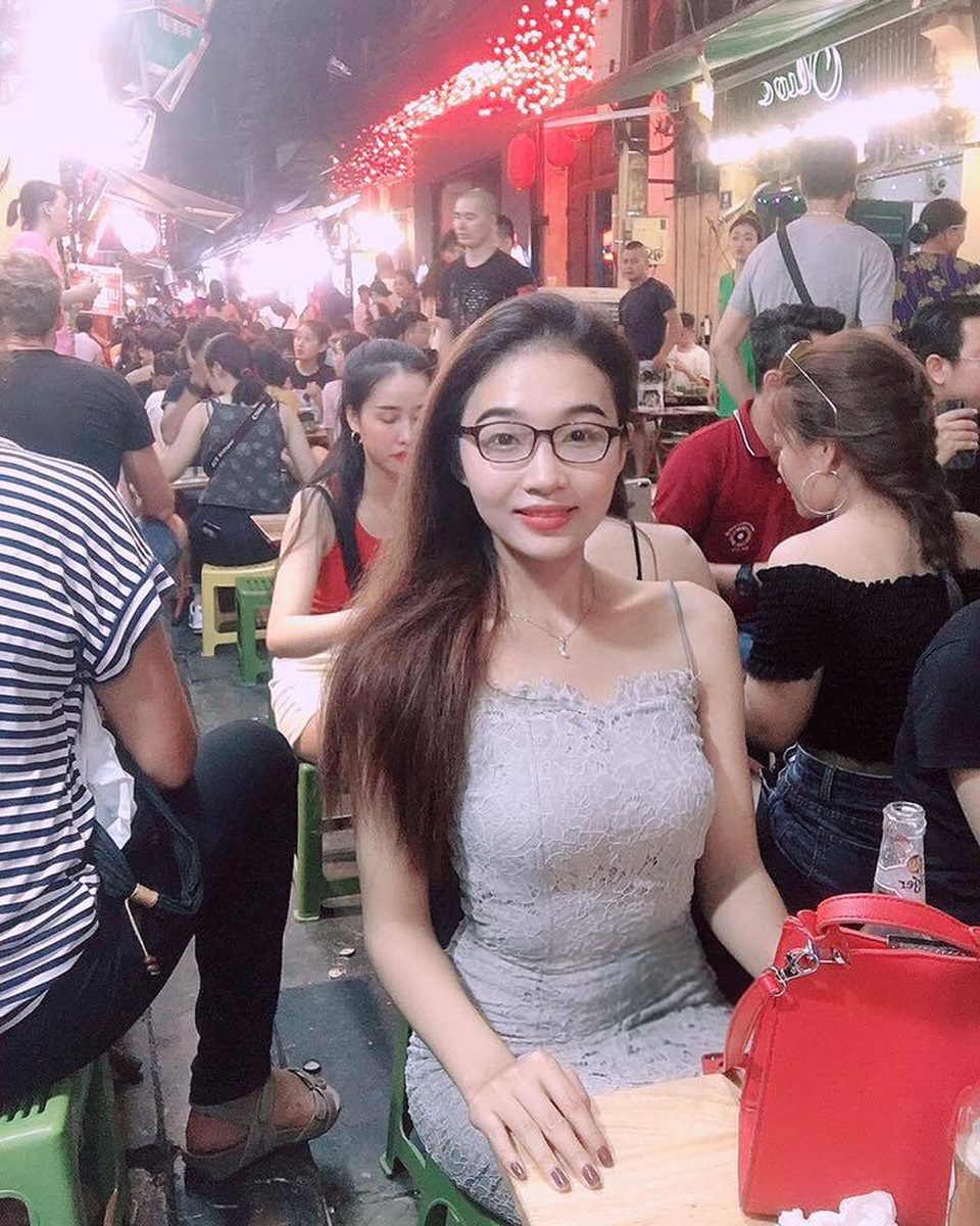 Hoàng Thuỳ tiết lộ số đo 3 vòng của em gái đẹp hơn mình - 15 Hoàng Thuỳ tiết lộ số đo 3 vòng của em gái đẹp hơn mình - 15