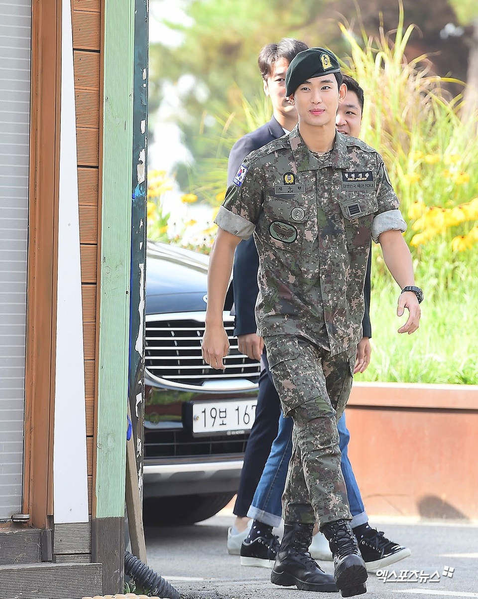 Tài tử “Vì sao đưa anh đến” Kim Soo Hyun hé lộ kế hoạch sau xuất ngũ - 5 Tài tử “Vì sao đưa anh đến” Kim Soo Hyun hé lộ kế hoạch sau xuất ngũ - 5