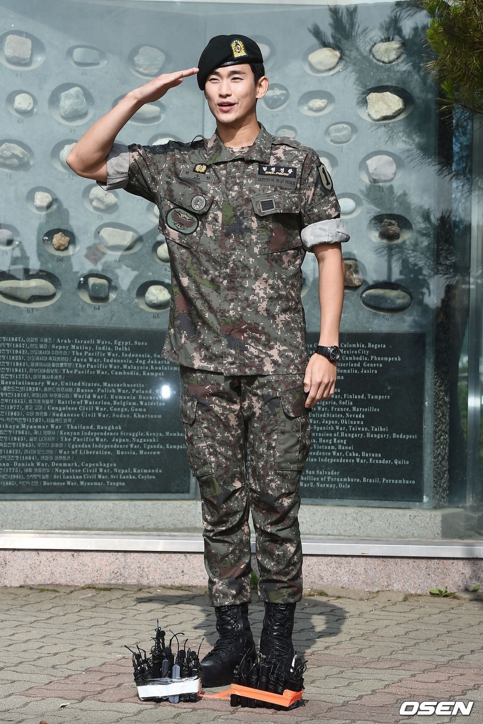 Tài tử “Vì sao đưa anh đến” Kim Soo Hyun hé lộ kế hoạch sau xuất ngũ - 6 Tài tử “Vì sao đưa anh đến” Kim Soo Hyun hé lộ kế hoạch sau xuất ngũ - 6