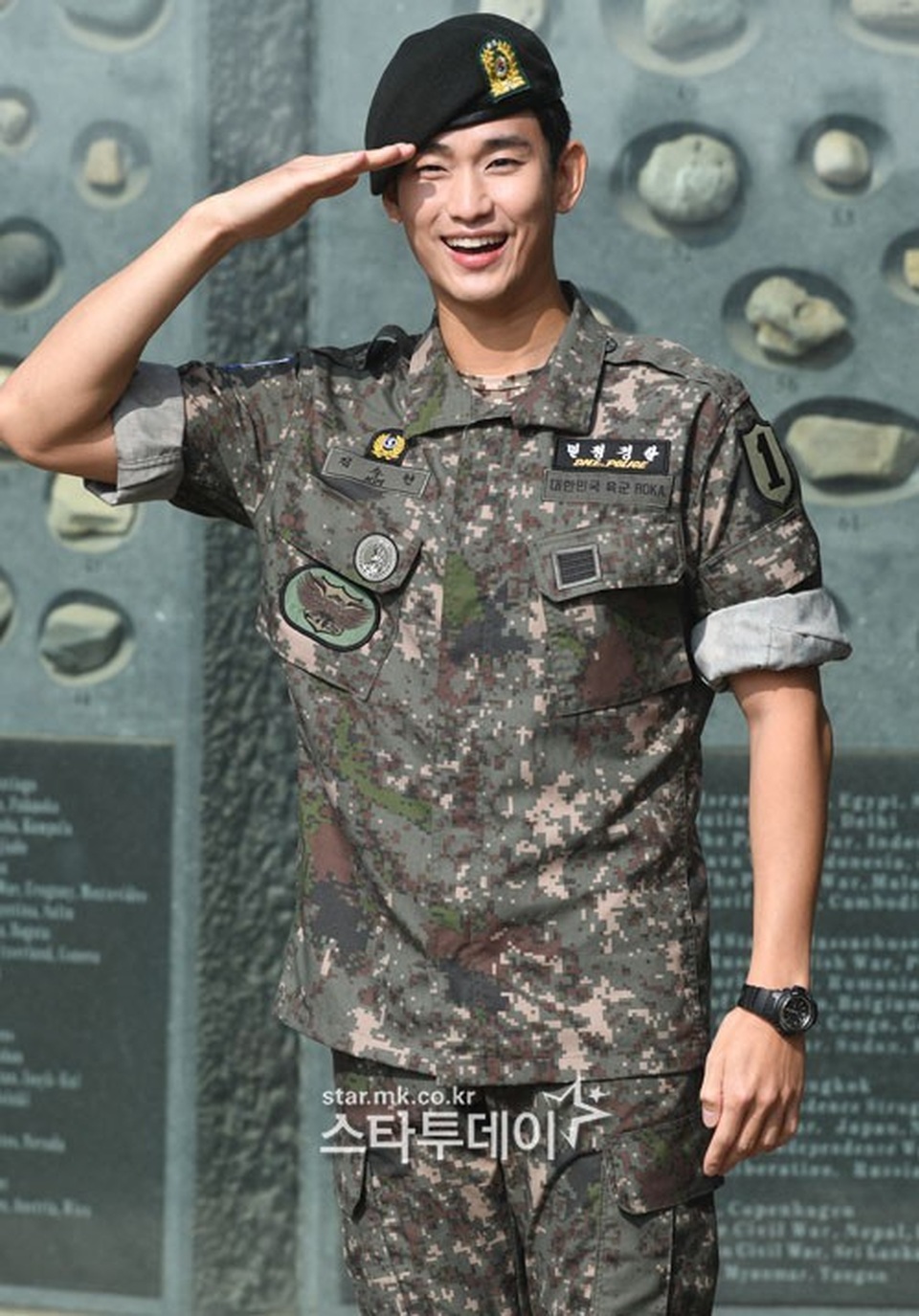 Tài tử “Vì sao đưa anh đến” Kim Soo Hyun hé lộ kế hoạch sau xuất ngũ - 15 Tài tử “Vì sao đưa anh đến” Kim Soo Hyun hé lộ kế hoạch sau xuất ngũ - 15