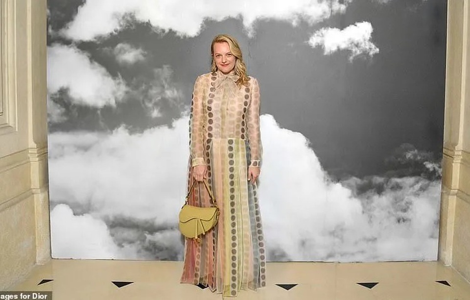 Nick Jonas hạnh phúc đưa vợ hơn 10 tuổi đi xem thời trang - 11 Nick Jonas hạnh phúc đưa vợ hơn 10 tuổi đi xem thời trang - 11