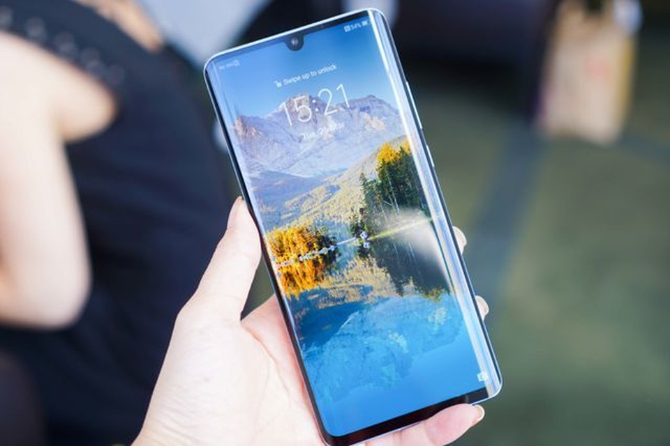 Điểm danh những smartphone cao cấp bán nửa đầu năm 2019 - 2 Điểm danh những smartphone cao cấp bán nửa đầu năm 2019 - 2
