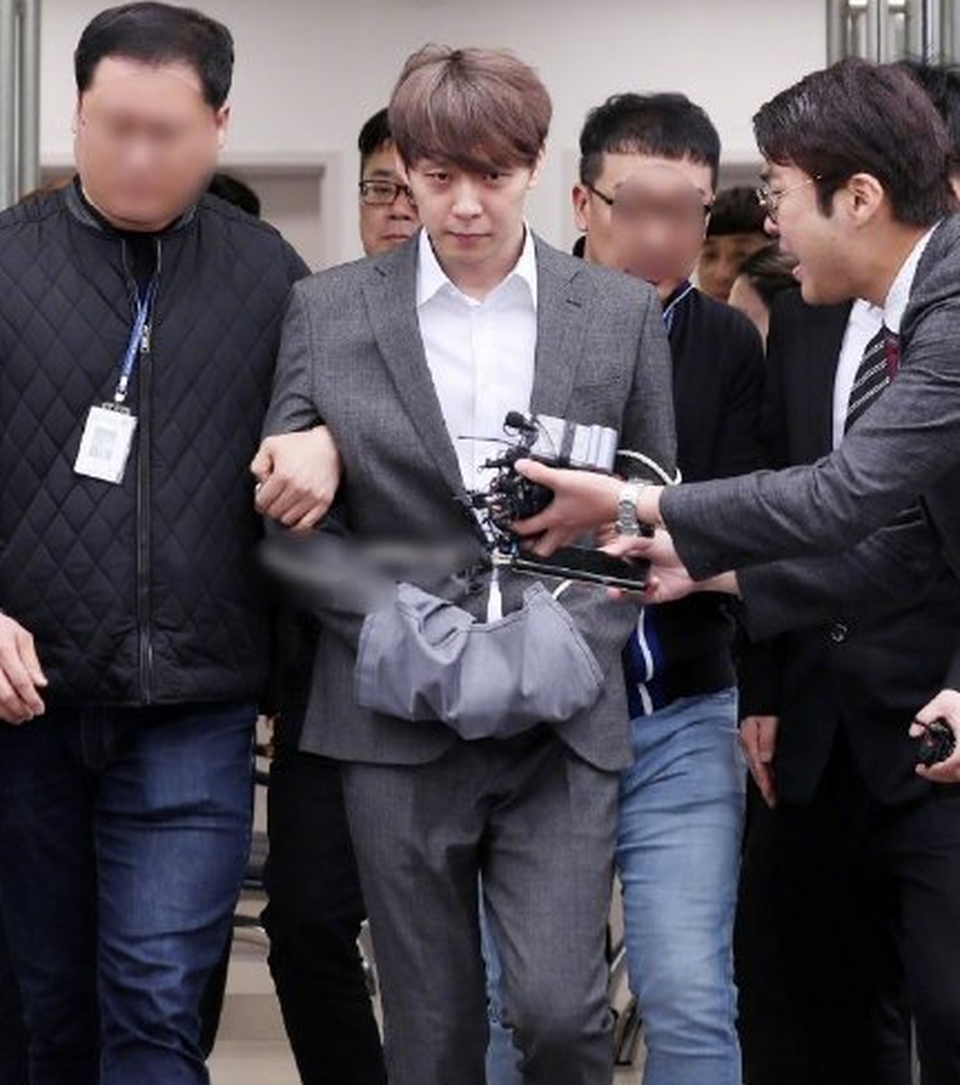 “Hoàng tử gác mái” Park Yoochun bị tuyên án vì mua bán và dùng ma túy - 2 “Hoàng tử gác mái” Park Yoochun bị tuyên án vì mua bán và dùng ma túy - 2