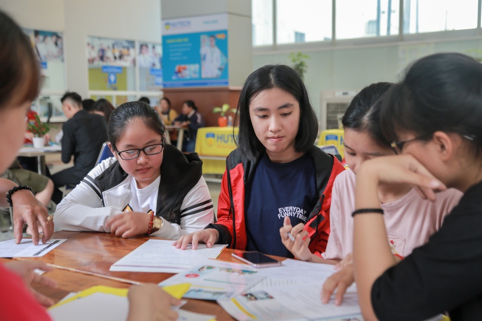 Điểm sàn của các trường ĐH Công nghệ TPHCM, ĐH Ngân hàng TPHCM, ĐH Giao thông Vận tải TPHCM - 1 Điểm sàn của các trường ĐH Công nghệ TPHCM, ĐH Ngân hàng TPHCM, ĐH Giao thông Vận tải TPHCM - 1