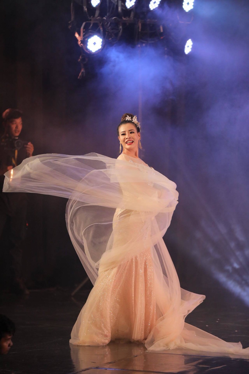 ‘Bầu show’ Thúy Nhân nhận cú đúp Á hậu 2 và Ms được yêu thích nhất tại Ms International Business 2019 - 3 ‘Bầu show’ Thúy Nhân nhận cú đúp Á hậu 2 và Ms được yêu thích nhất tại Ms International Business 2019 - 3