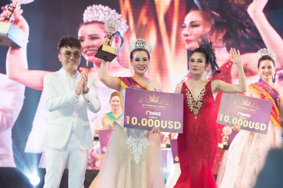 ‘Bầu show’ Thúy Nhân nhận cú đúp Á hậu 2 và Ms được yêu thích nhất tại Ms International Business 2019 - 5 ‘Bầu show’ Thúy Nhân nhận cú đúp Á hậu 2 và Ms được yêu thích nhất tại Ms International Business 2019 - 5