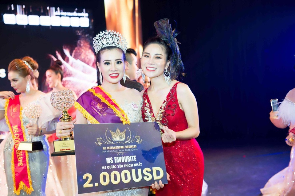 ‘Bầu show’ Thúy Nhân nhận cú đúp Á hậu 2 và Ms được yêu thích nhất tại Ms International Business 2019 - 6 ‘Bầu show’ Thúy Nhân nhận cú đúp Á hậu 2 và Ms được yêu thích nhất tại Ms International Business 2019 - 6