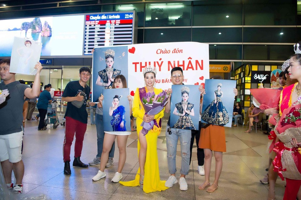 ‘Bầu show’ Thúy Nhân nhận cú đúp Á hậu 2 và Ms được yêu thích nhất tại Ms International Business 2019 - 9 ‘Bầu show’ Thúy Nhân nhận cú đúp Á hậu 2 và Ms được yêu thích nhất tại Ms International Business 2019 - 9