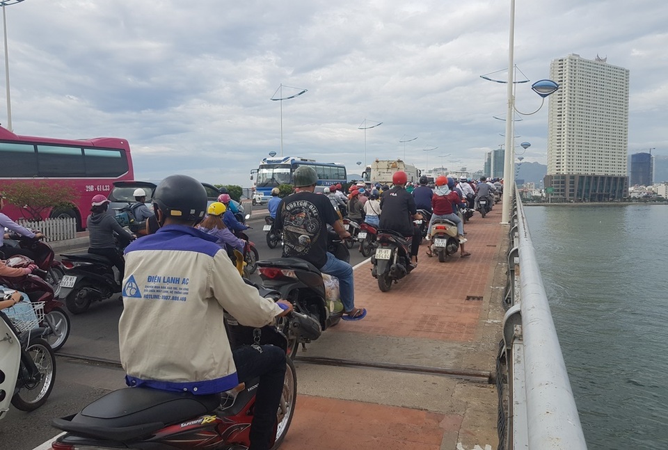 Cầu ven biển Nha Trang thông thoáng trở lại sau hơn 10 ngày ùn tắc kinh hoàng - 2