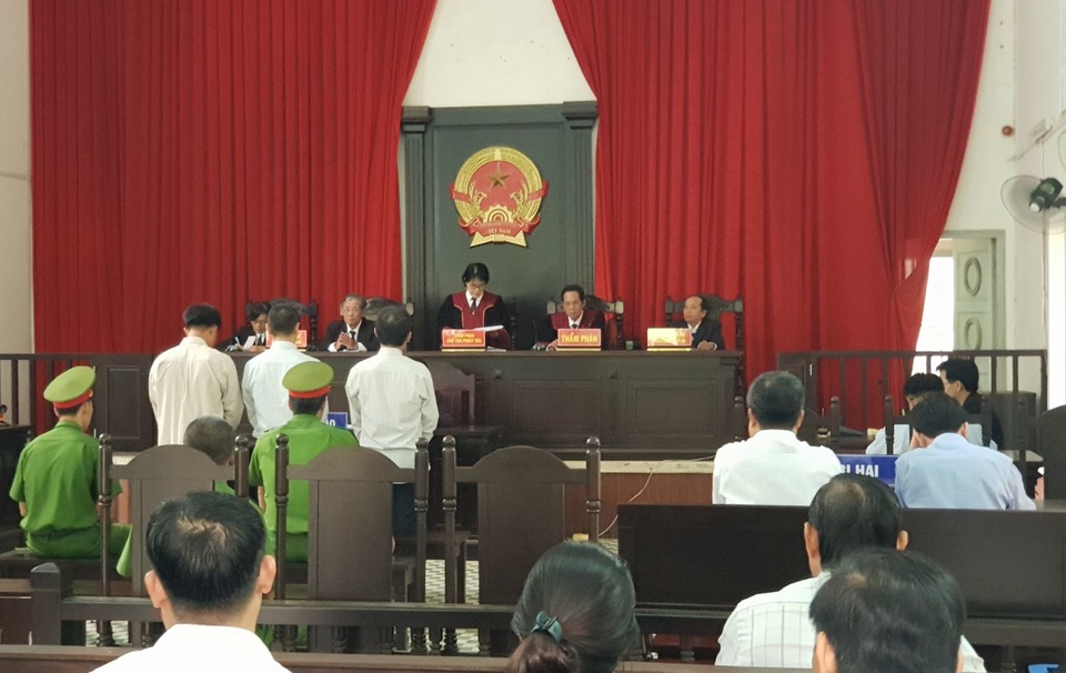 Lĩnh án 18 năm tù vì lừa 9 ngân hàng chiếm 350 tỉ đồng - 2 Lĩnh án 18 năm tù vì lừa 9 ngân hàng chiếm 350 tỉ đồng - 2