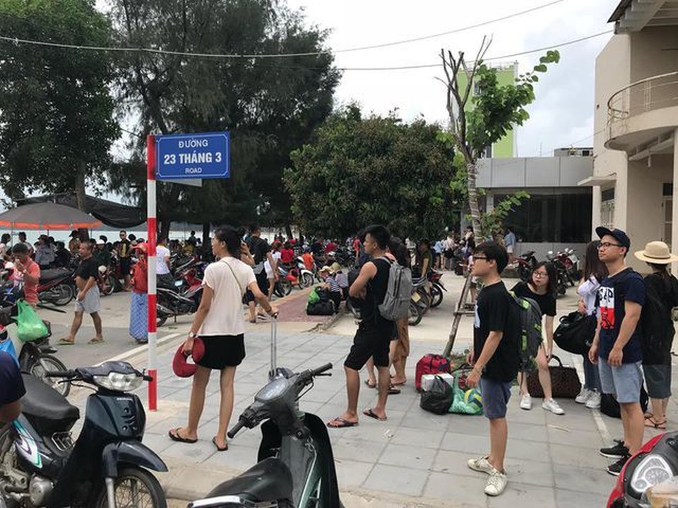 Bão số 2: Cô Tô mất điện, Bạch Long Vỹ đã có gió mạnh, nhiều nơi cấm biển - 2 Bão số 2: Cô Tô mất điện, Bạch Long Vỹ đã có gió mạnh, nhiều nơi cấm biển - 2