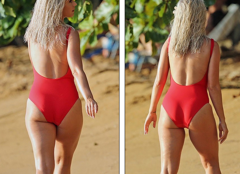 Katy Perry trẻ đẹp khi diện áo tắm đỏ rực - 2 Katy Perry trẻ đẹp khi diện áo tắm đỏ rực - 2