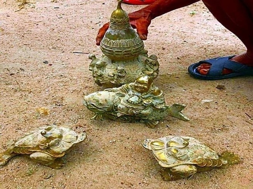 “Cổ vật” tìm thấy ở Núi Tàu chỉ là đồ giả cổ - 1 “Cổ vật” tìm thấy ở Núi Tàu chỉ là đồ giả cổ - 1