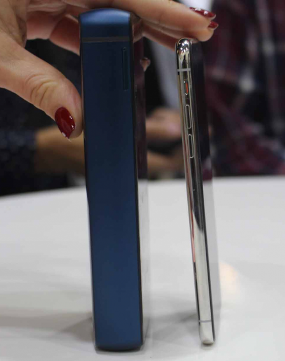 6 smartphone độc đáo, lạ đời nhất nửa đầu 2019 - 9